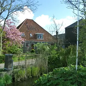 Voorhuis En Klein Waterland Bed and breakfast